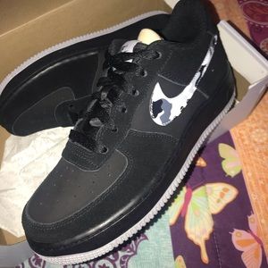 NIKE AIR FORCE 1S LOW TOP